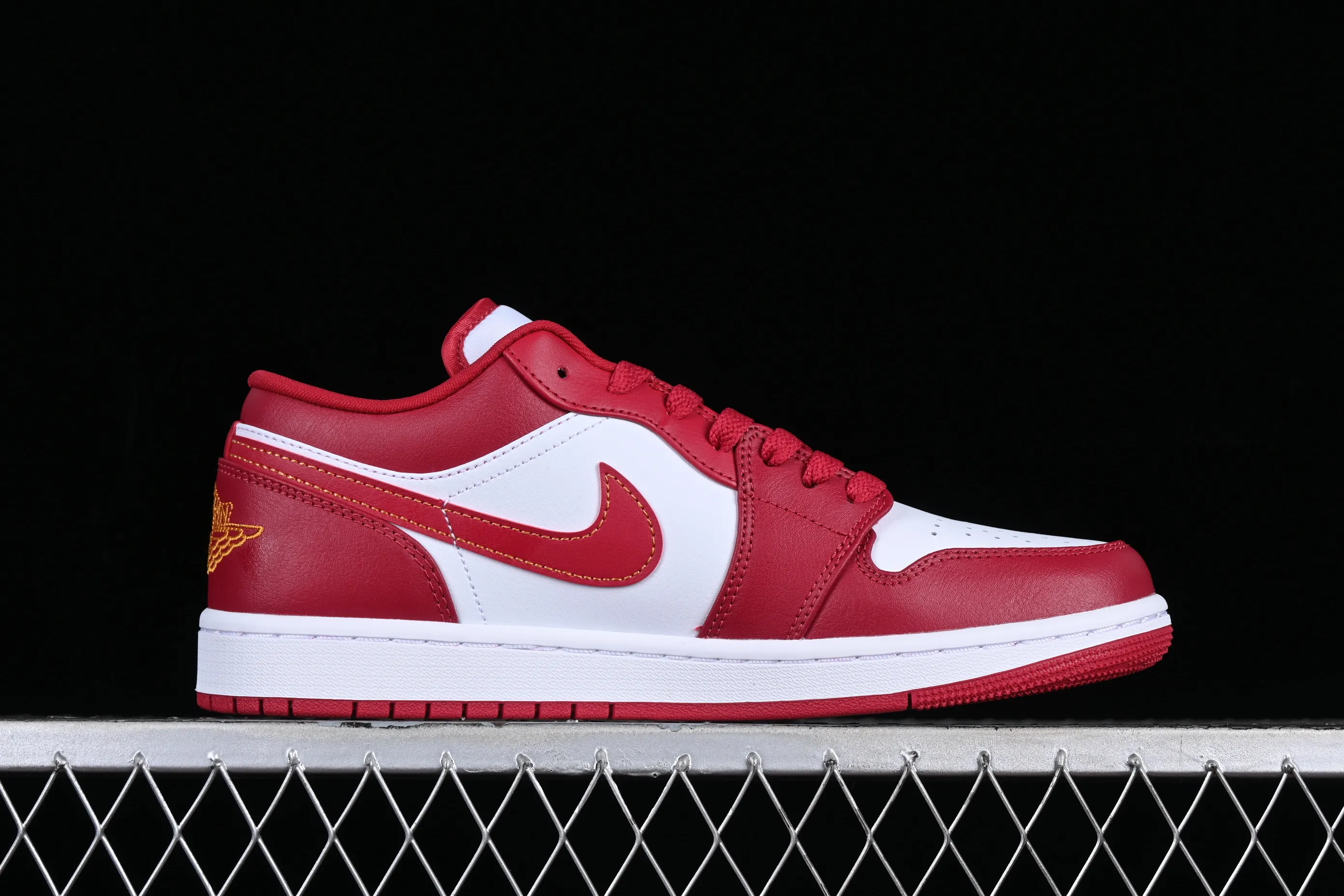 All categories Air Jordan Jordan series basketball shoes Air Jordan 1 Low G version pure original Air Jordan 1 Low AJ1 Joe 1 new white and red low-end basketball shoes 553558-607